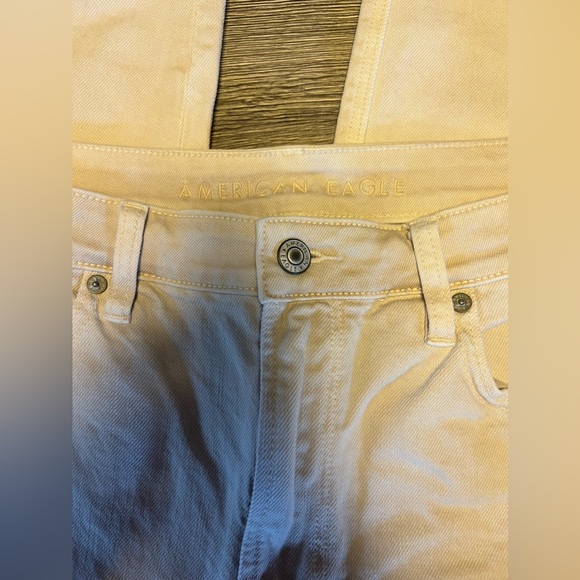 American Eagle AE Khaki Mom Jeans Straight Mid Rise Size 12 Short Never Worn - Picture 6 of 8